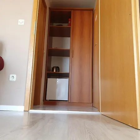 Julian Affittacamere Zara