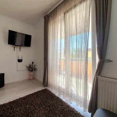 Julian Affittacamere Zara